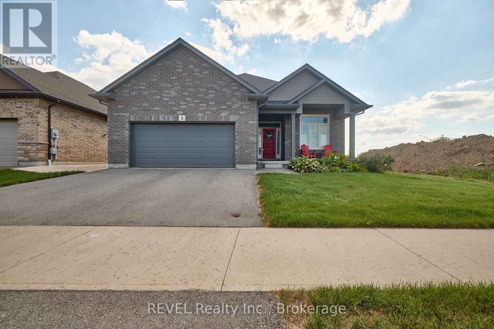 5 Cinnamon St, Thorold, ON L2V 0H5