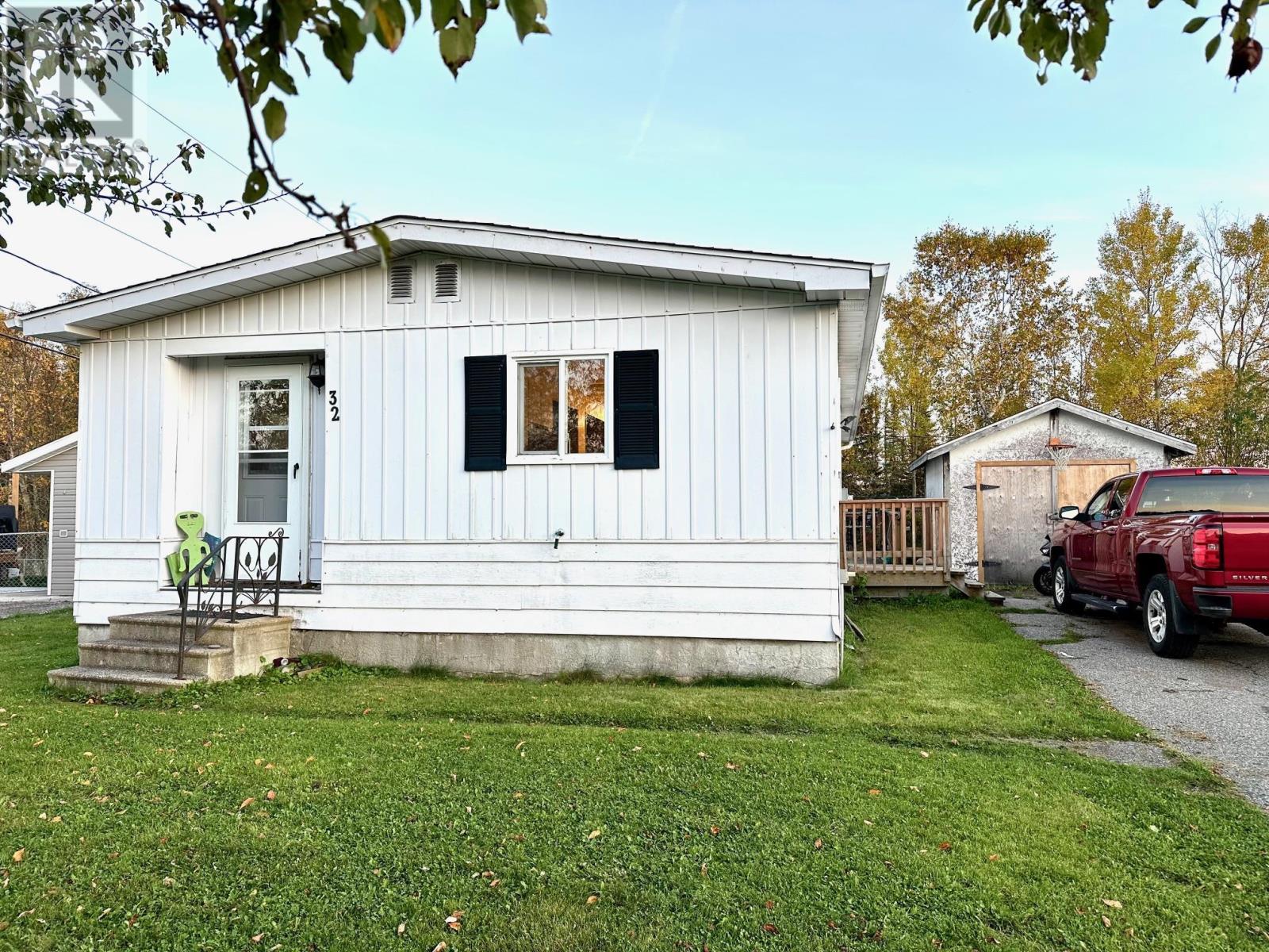 32 Cavanaugh Cres, Terrace Bay, ON P0T 2W0
