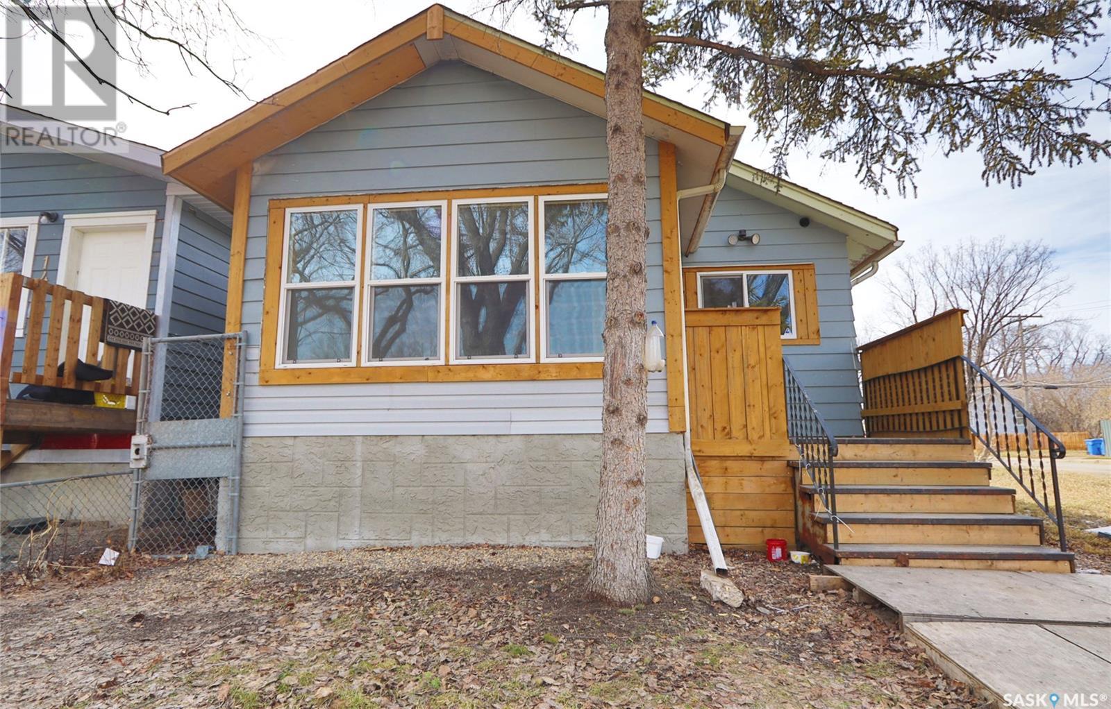 1404 Retallack St, Regina, SK S4T 2J2