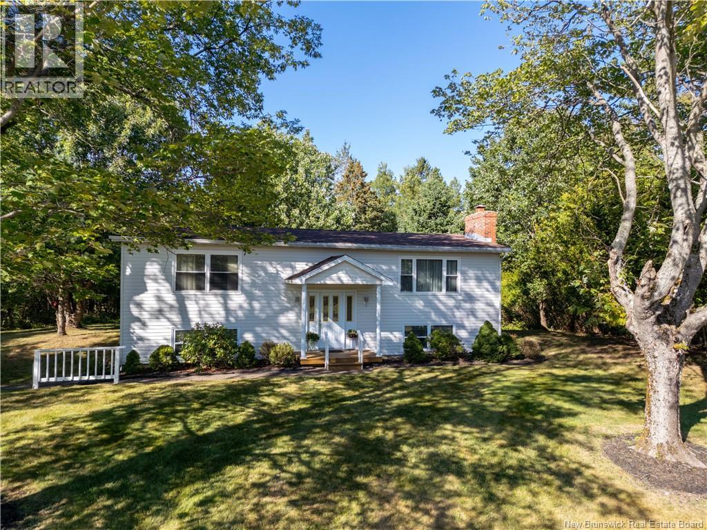 16 Longwood Dr, Quispamsis, NB E2E 2S7