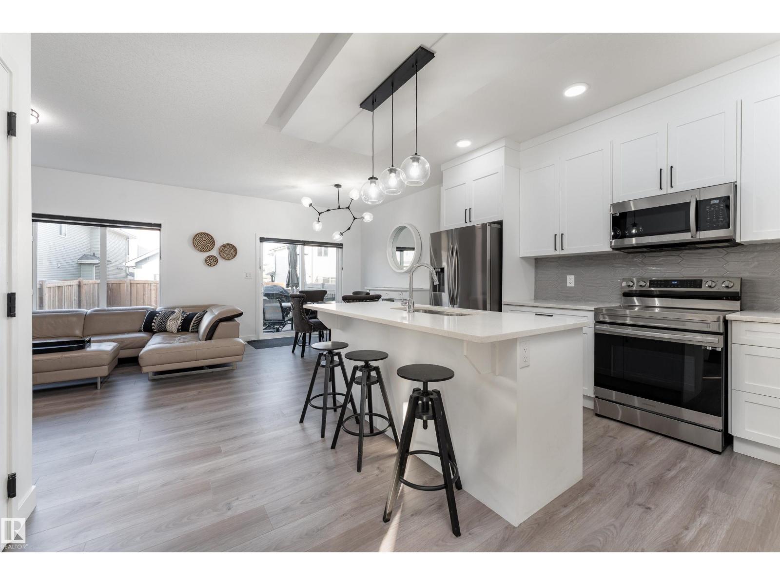 1758 Erker Way NW, Edmonton, AB T6M 0Z6