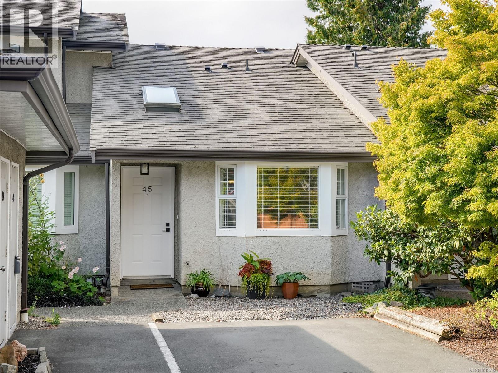 2070 Amelia Ave Unit 45 Ave, Sidney, BC V8L 4W1