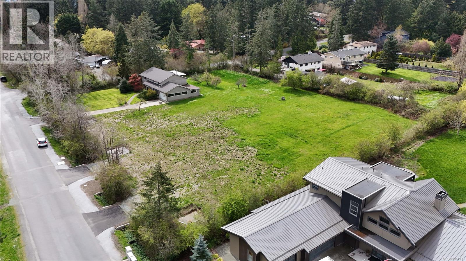 10820 Derrick Rd, North Saanich, BC V8C 3C2