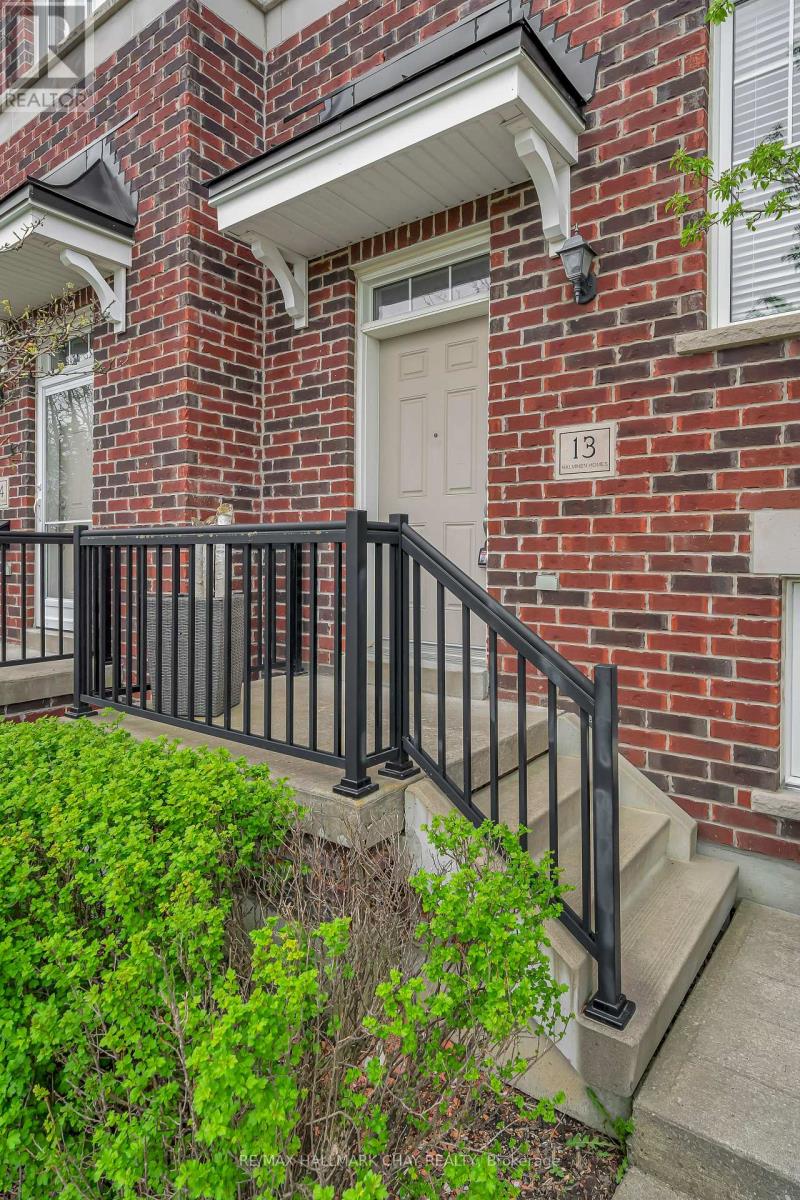 13 571 Longworth Ave, Clarington, ON L1C 0H3