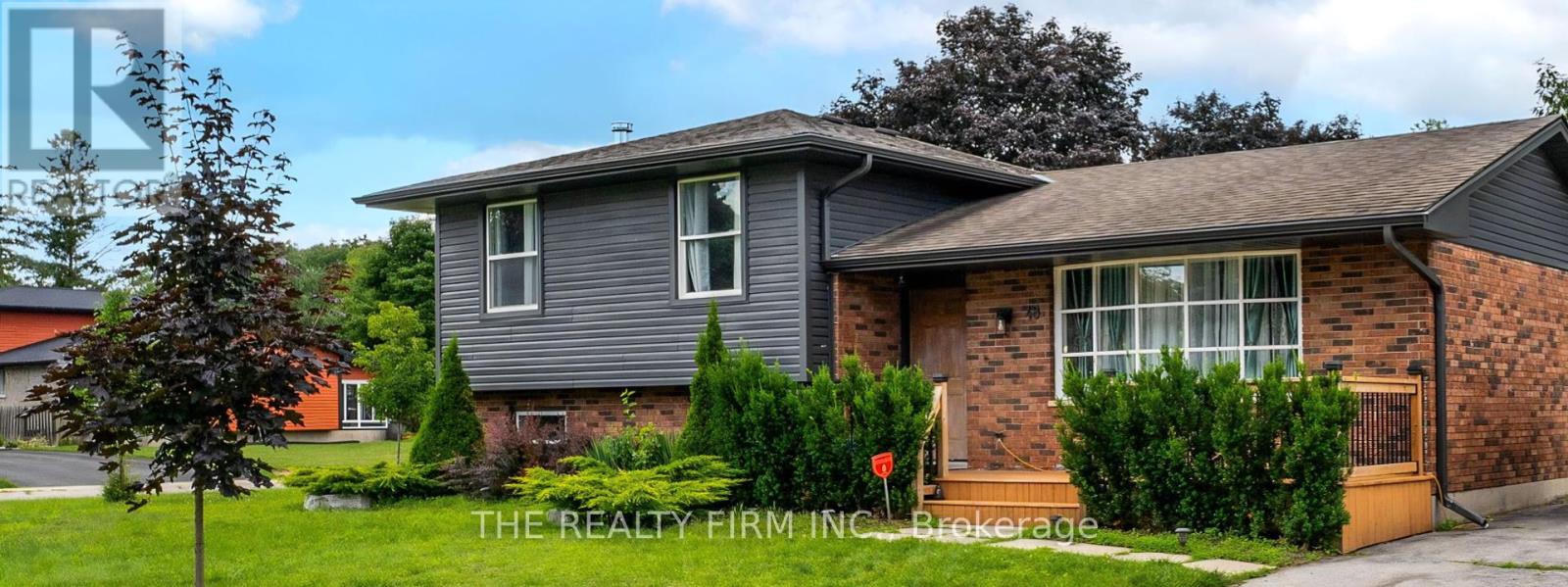 48 Devonshire Ave, Tillsonburg, ON N4G 4K9