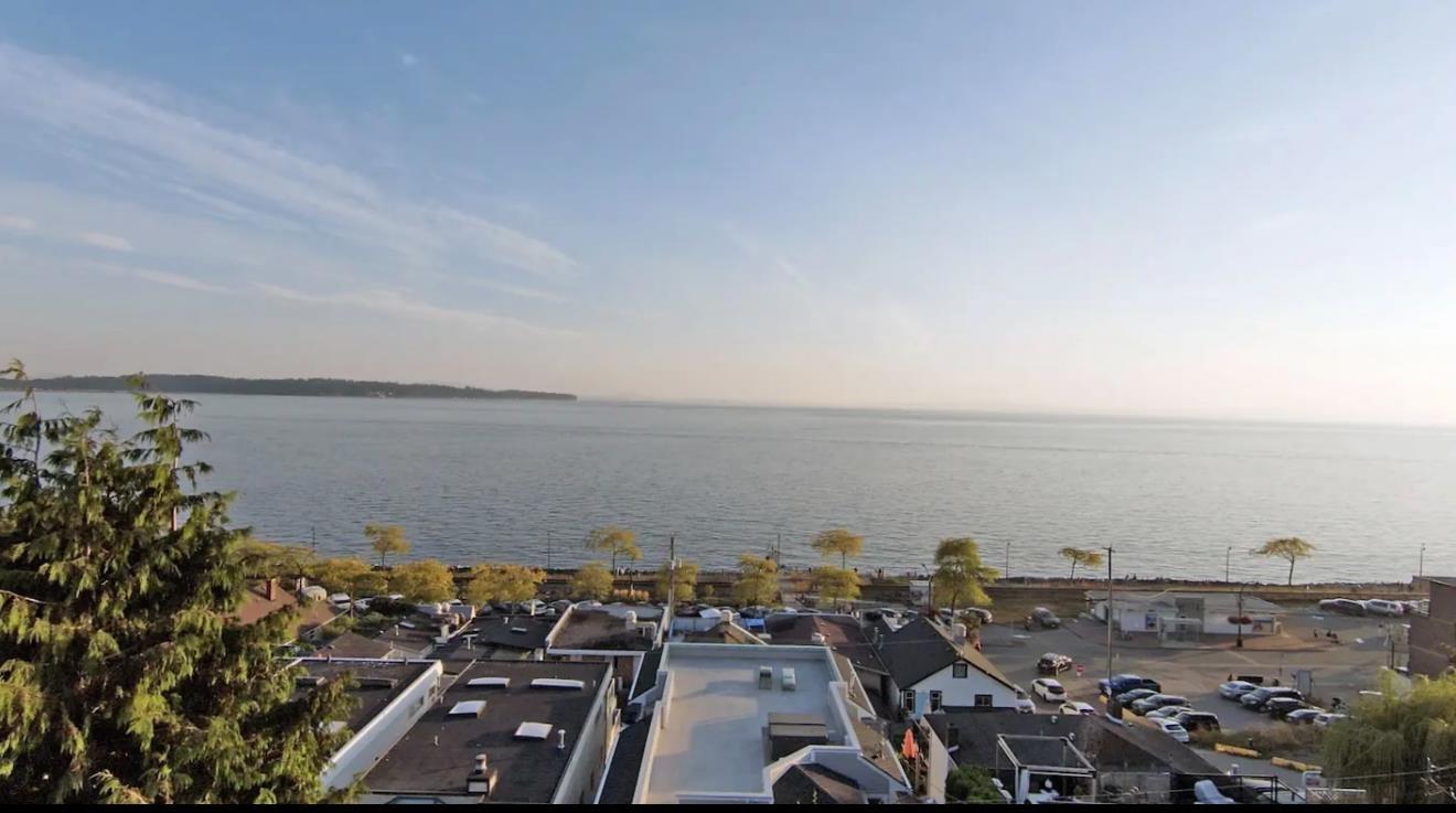 15481 Victoria Ave, White Rock, BC V4B 1H6