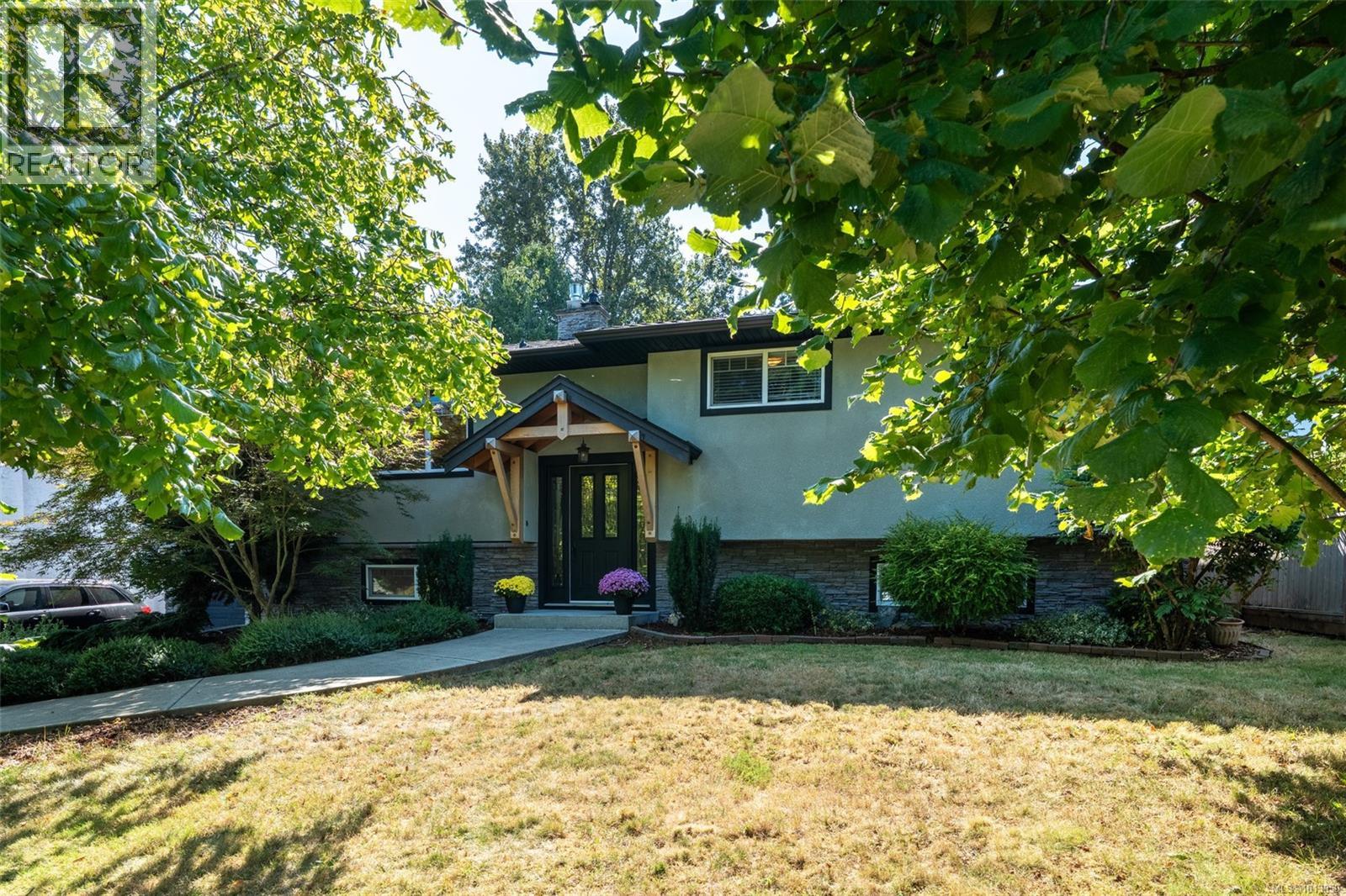 583 Langholme Dr, Victoria, BC V9C 1M1