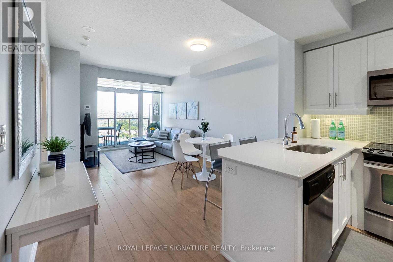 2816 125 Western Battery Rd, Toronto, ON M6K 3R8