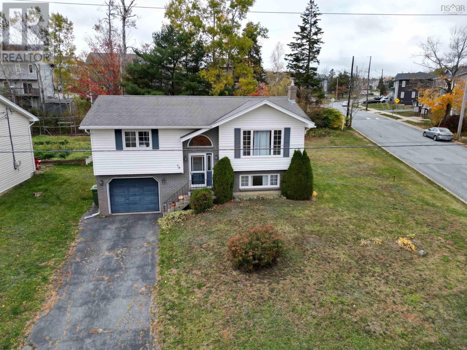 70 Trundle Cres, Middle Sackville, NS B4E 2X2