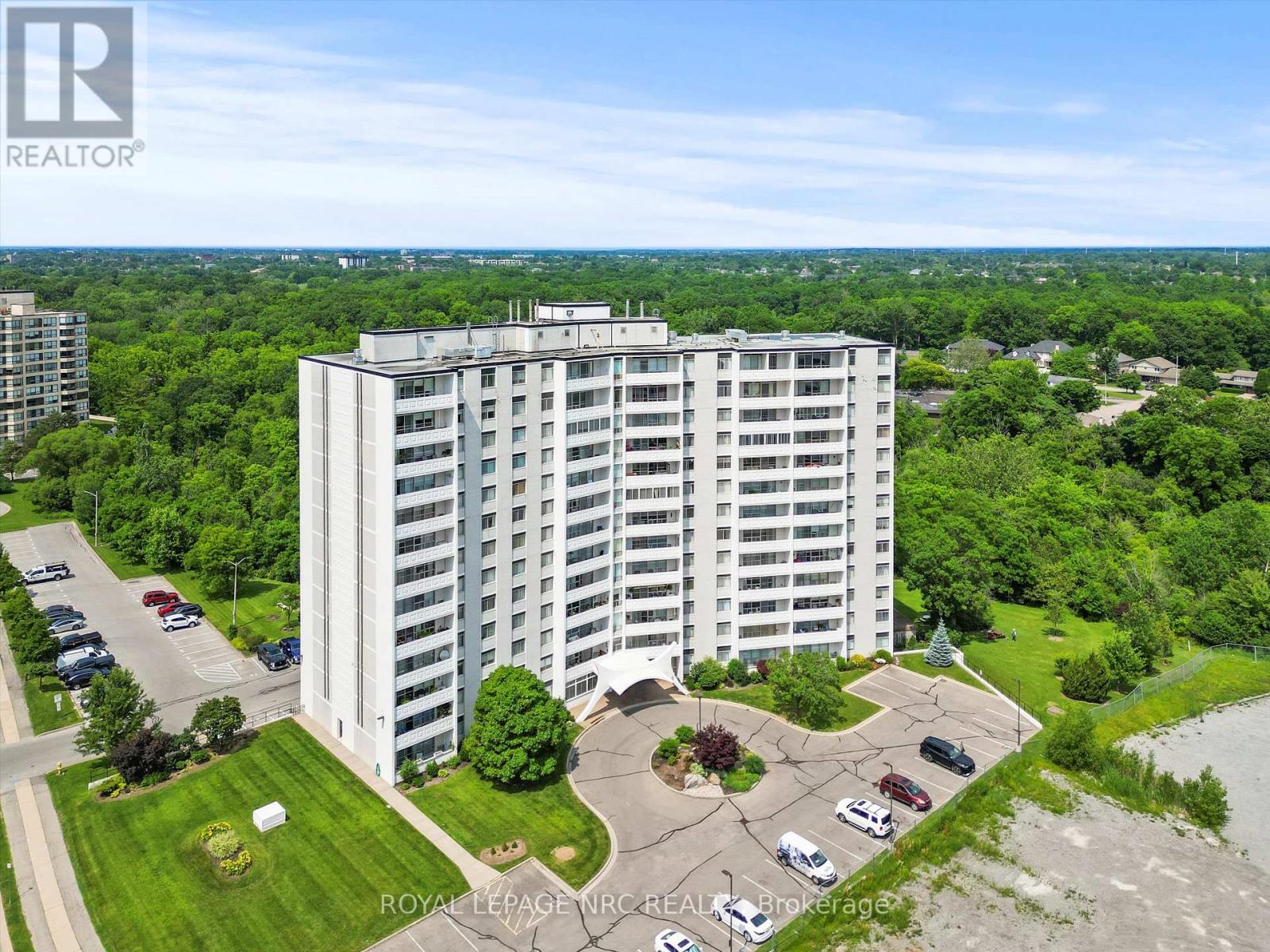 2 15 Towering Heights Blvd, St. Catharines, ON L2T 3G7