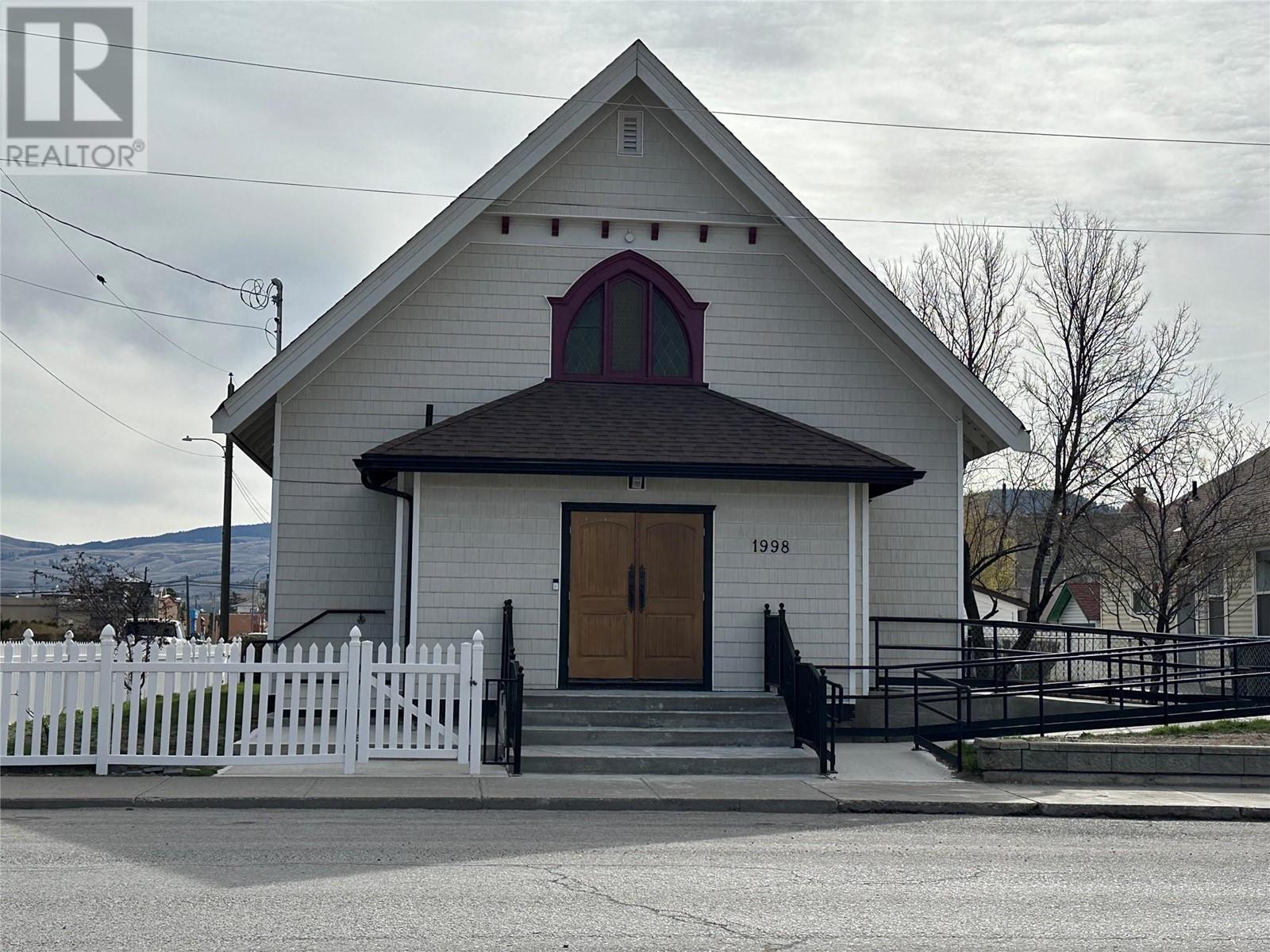 1998 Chapman St, Merritt, BC V1K 1B8