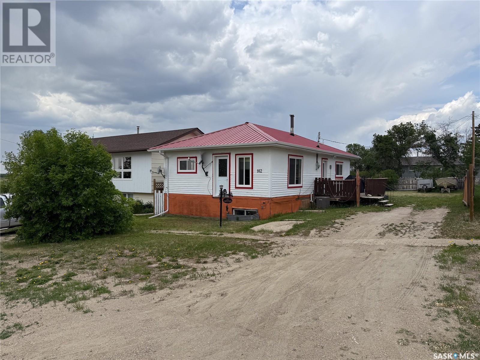 102 Wayne St, Abbey, SK S0N 0A0
