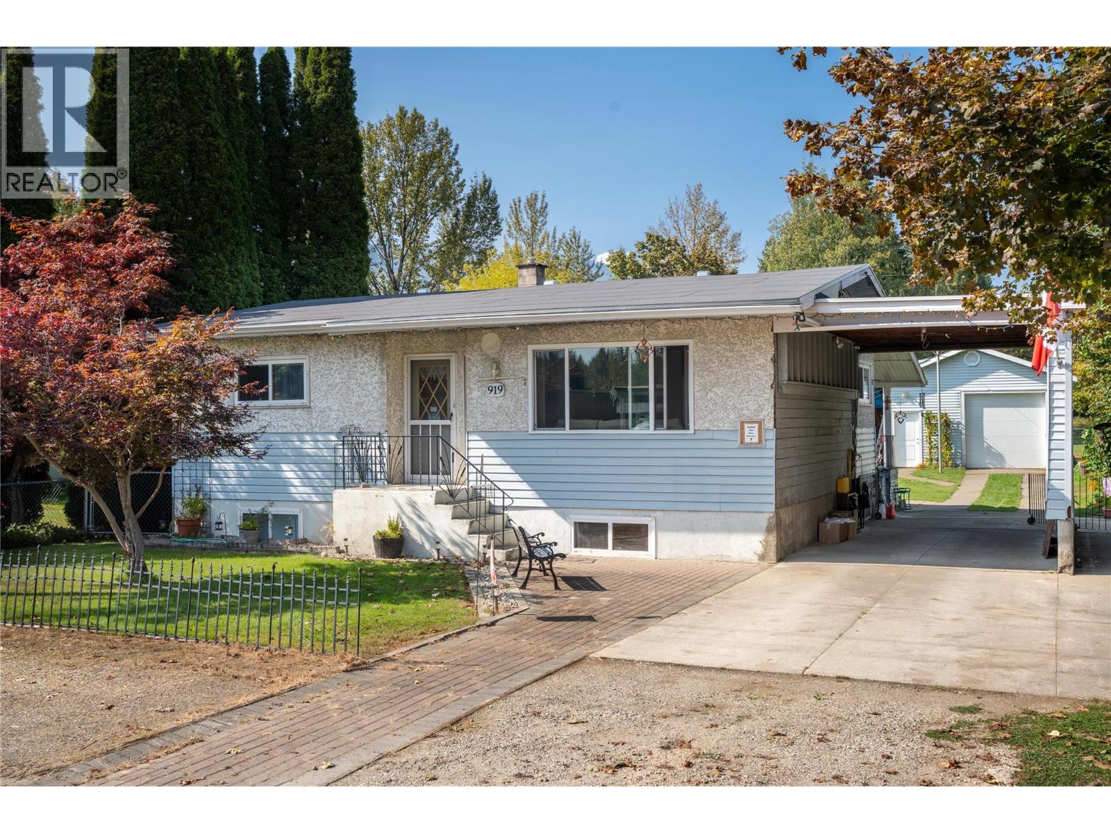919 Downie St, Revelstoke, BC V0E 2S0