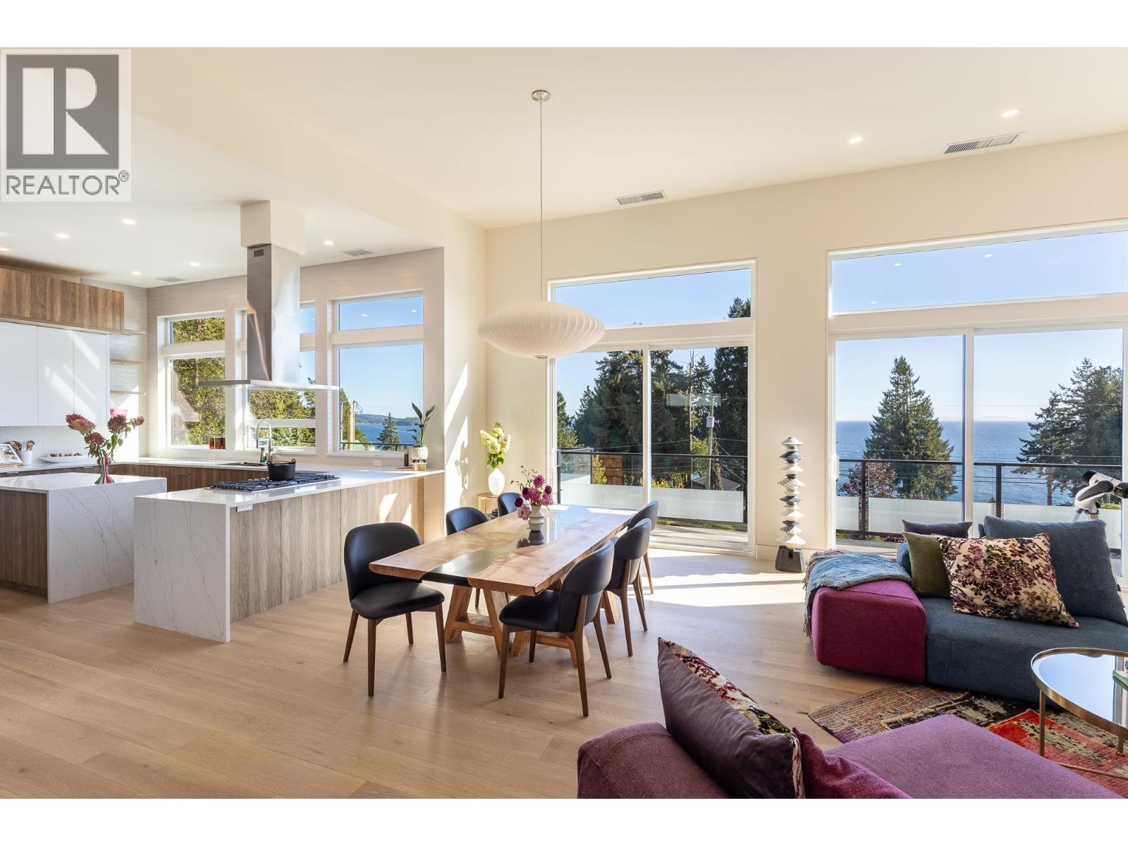 980 Gower Point Rd, Gibsons, BC V0N 1V3