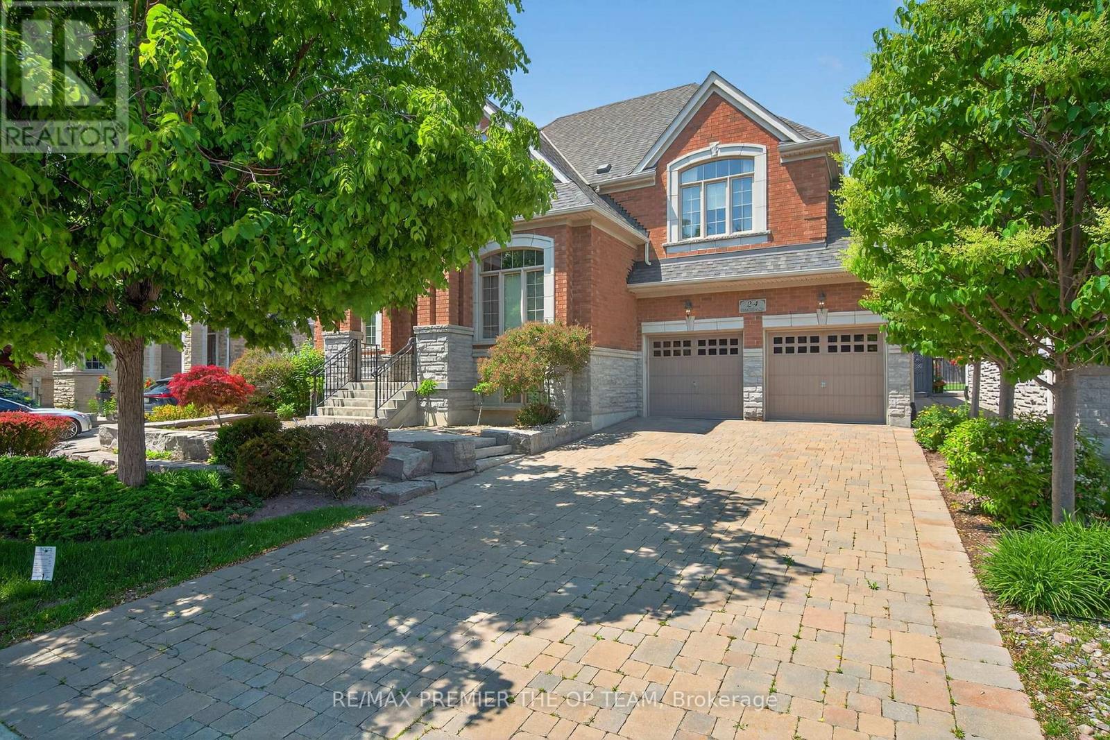 24 Grand Vellore Cres, Vaughan, ON L4H 0N8