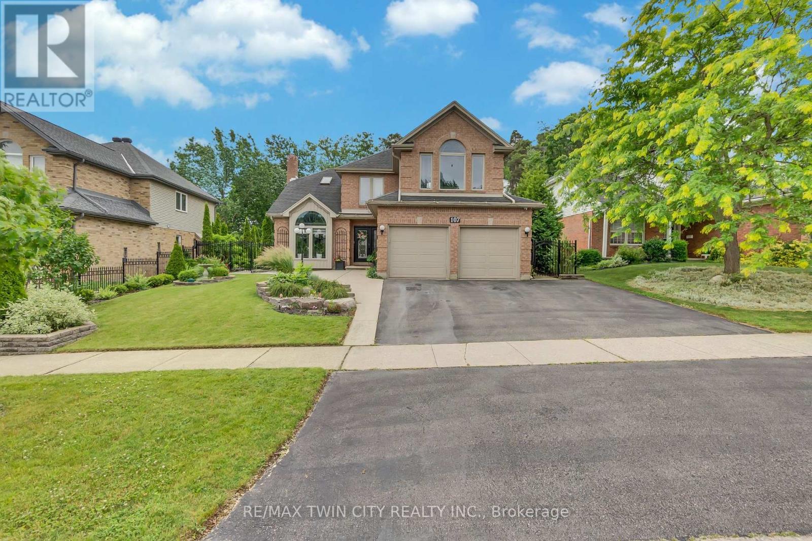 107 Chandos Dr, Kitchener, ON N2A 3Z4