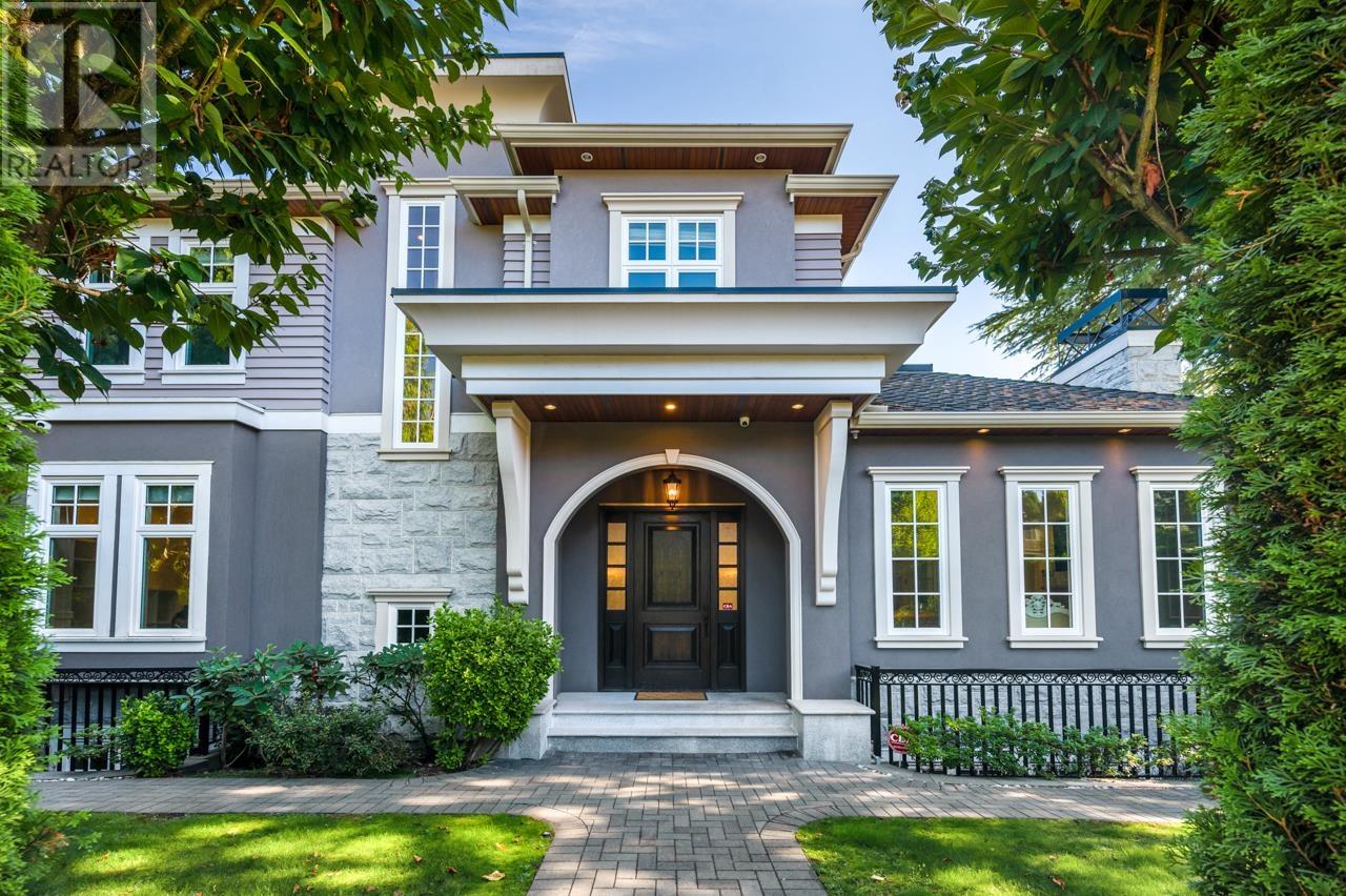 738 W 54th Ave, Vancouver, BC V6P 1M4