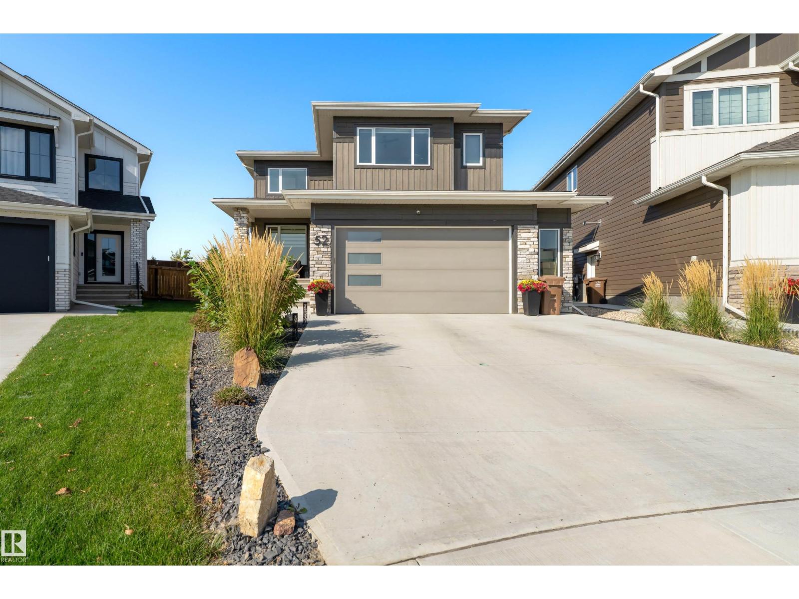 52 Roberge Cl, St. Albert, AB T8N 7W3