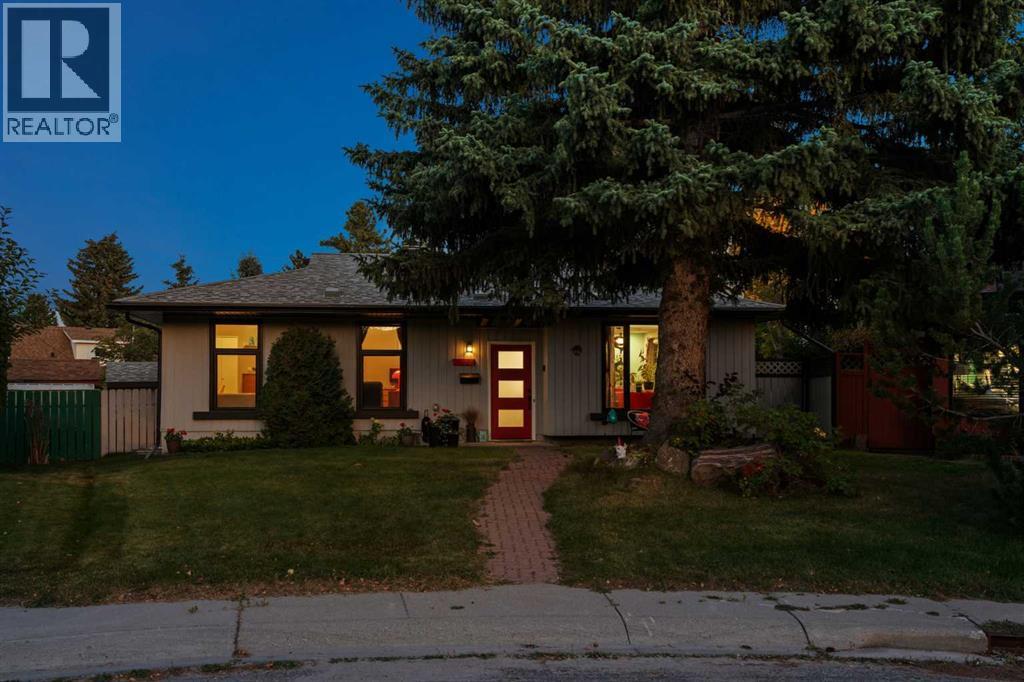 224 Cedarbrae Cres SW, Calgary, AB T2W 1Y4