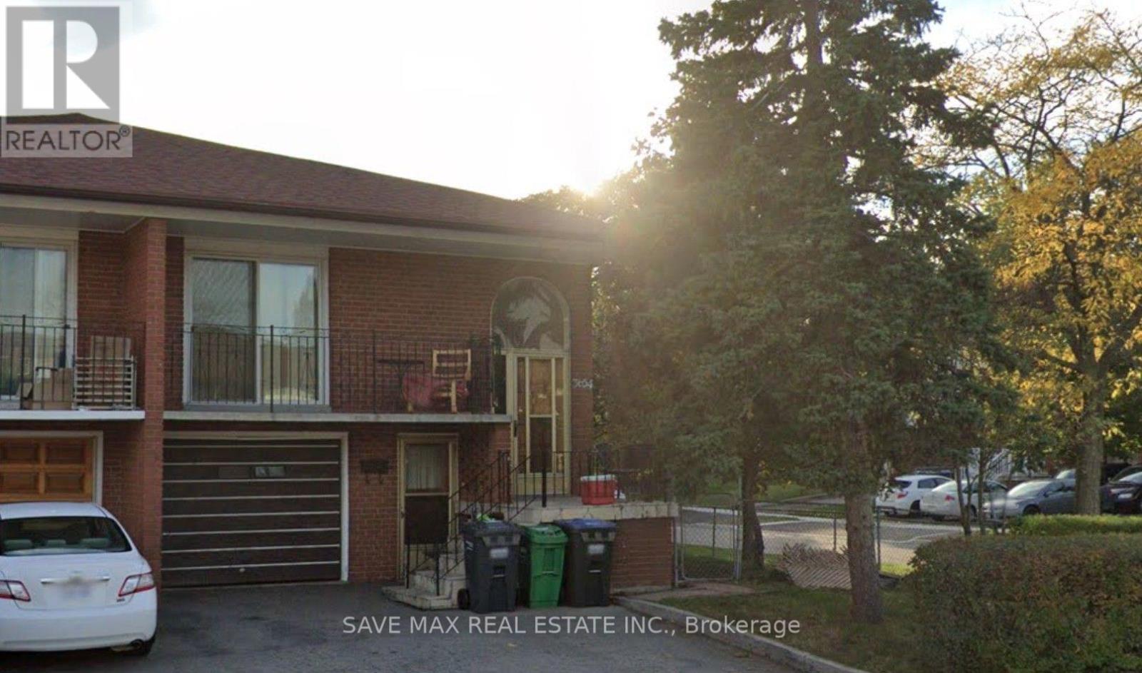 3654 Molly Ave, Mississauga, ON L5A 3M5