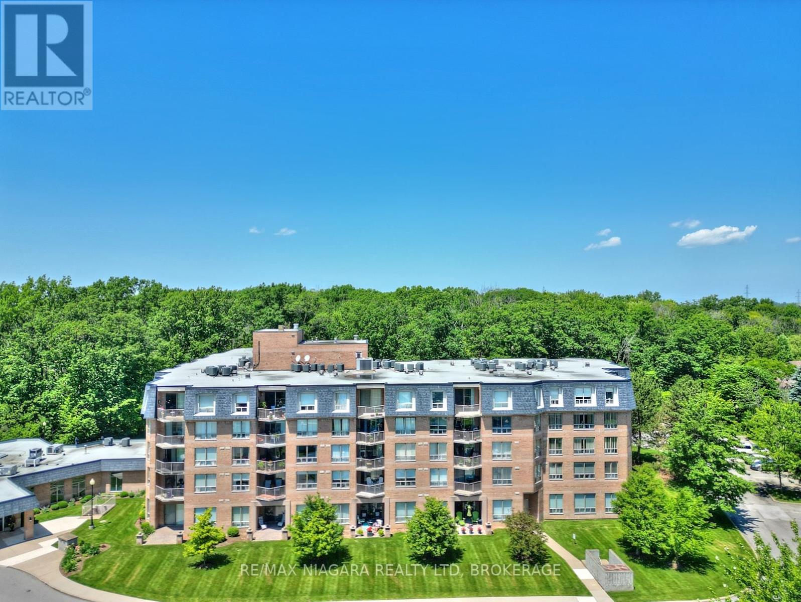 427 8111 Forest Glen Dr, Niagara Falls, ON L2H 2Y7