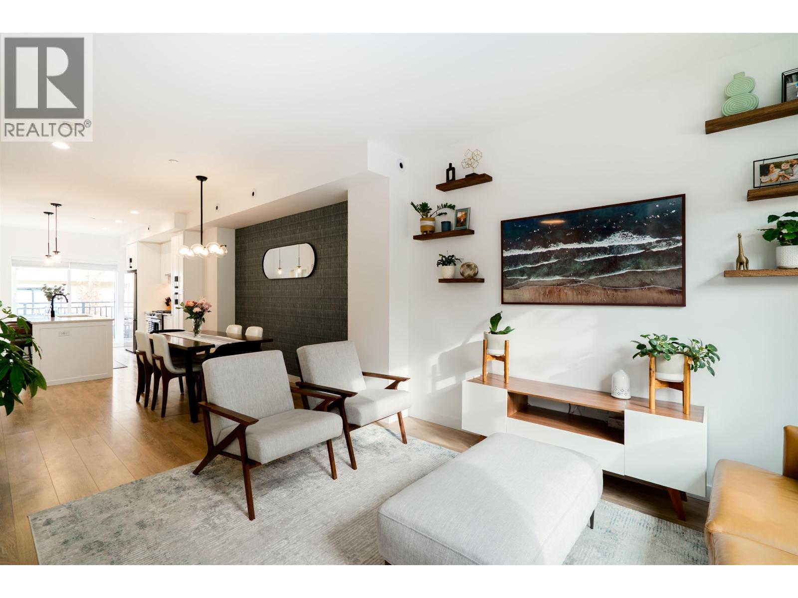 2834 Hope St, Port Moody, BC V3H 0L6