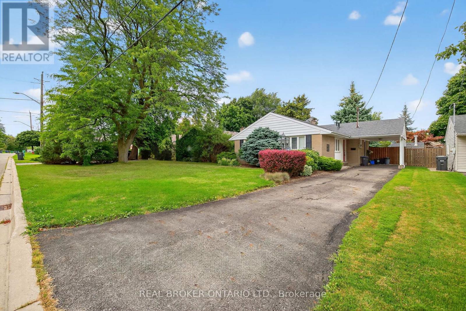 25 Sora Dr, Mississauga, ON L5M 1B3