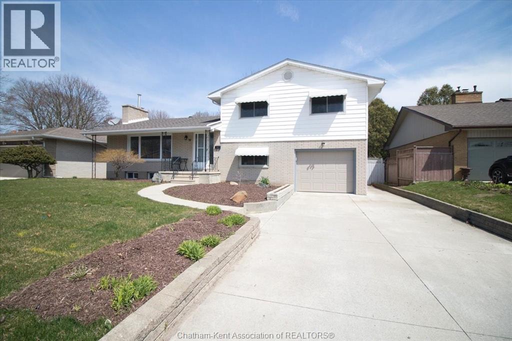 39 Wyandott St, Chatham, ON N7M 2T5