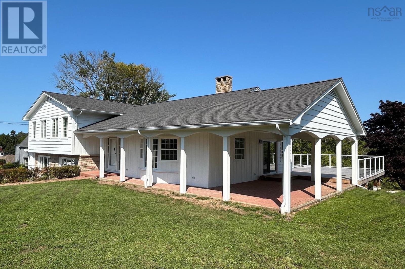 97 Nauss Point Rd, Chester, NS B0J 1J0