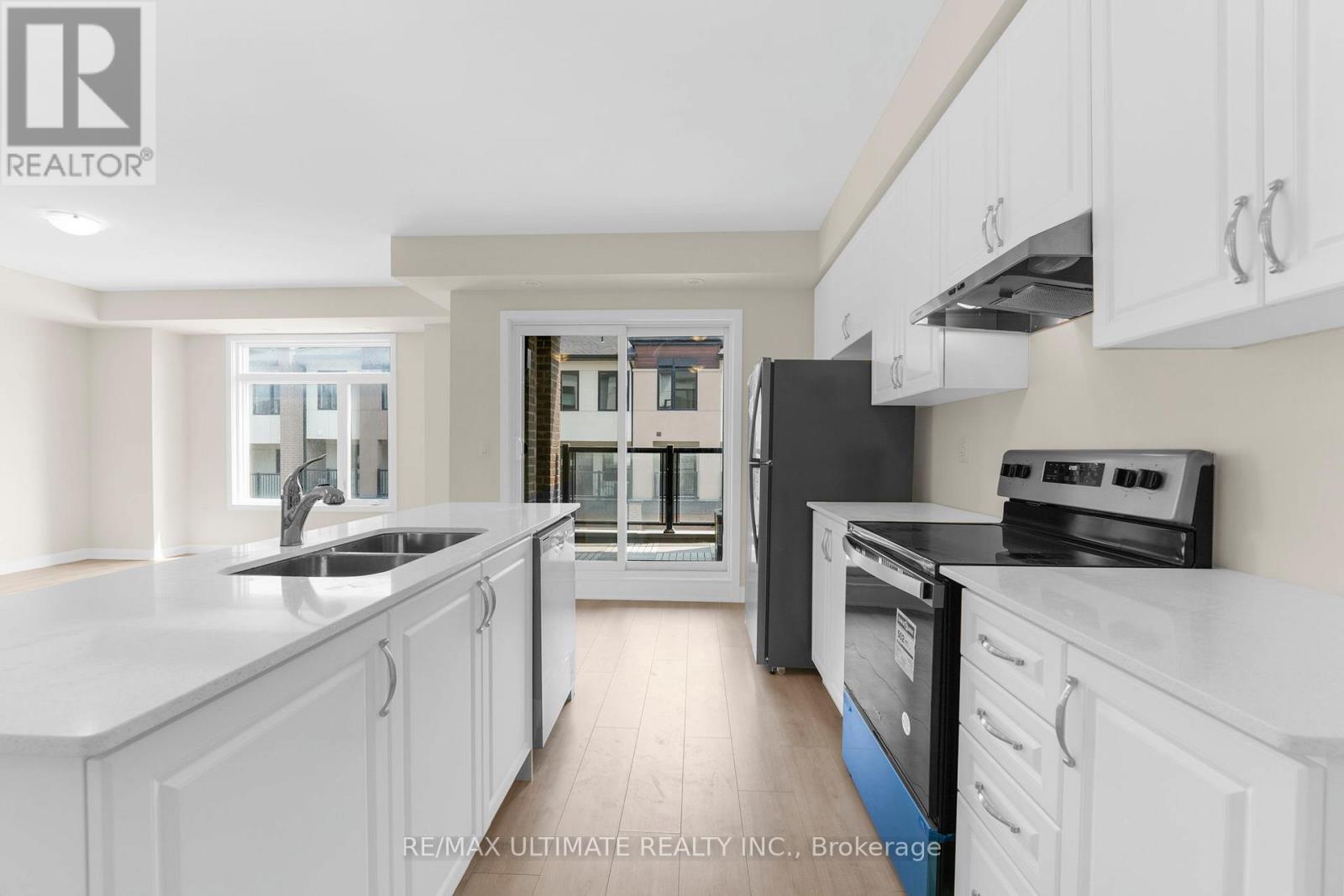 1310 1695 Dersan St, Pickering Duffin Heights, ON L1X 0S9