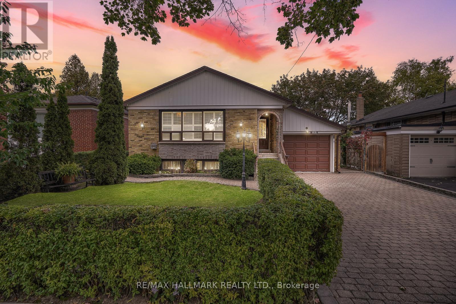 257 Chine Dr, Toronto, ON M1M 2L6