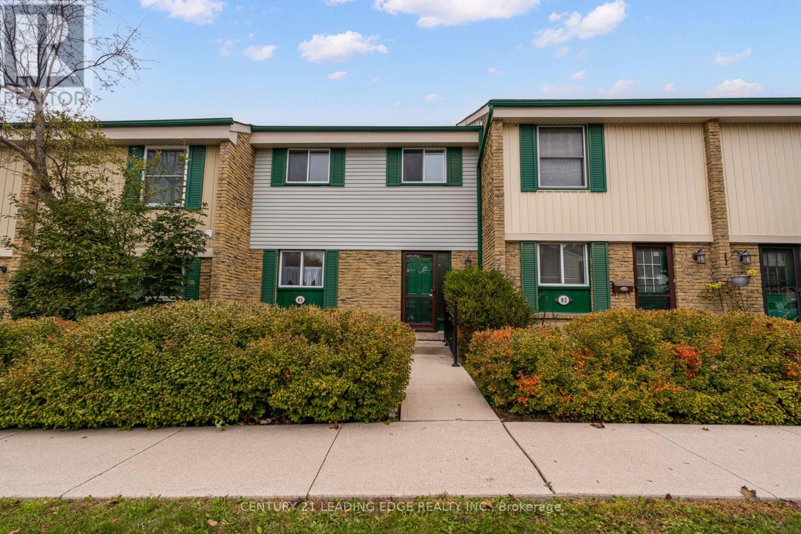93 2779 Gananoque Dr, Mississauga, ON L5N 2E4