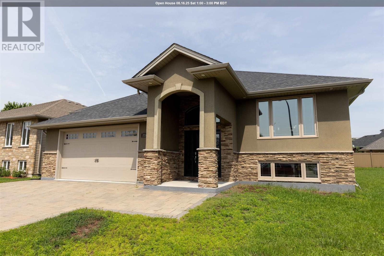 716 Lexington Cres, Thunder Bay, ON P7B 7B6