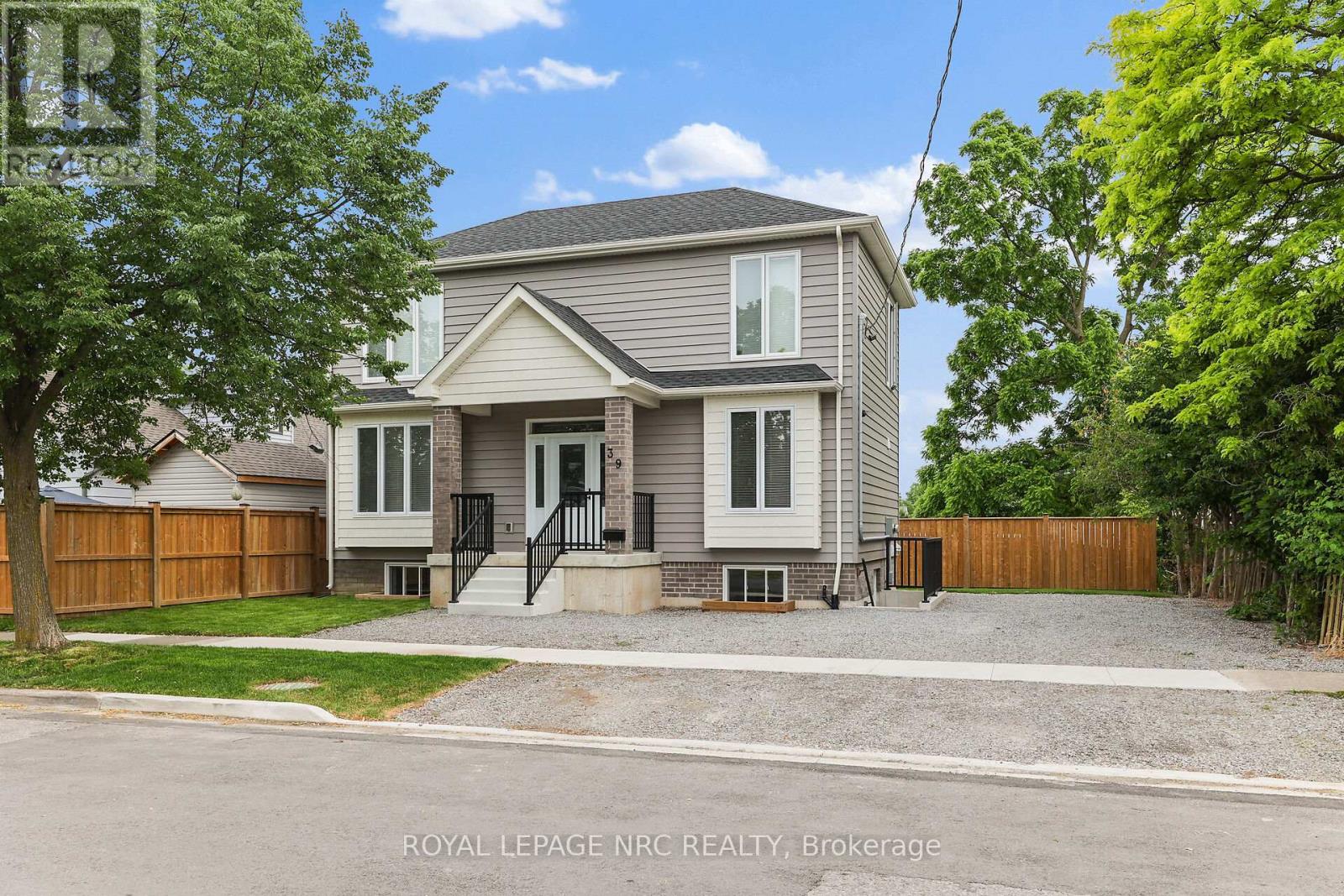 39 Grove Ave, St. Catharines, ON L2P 1C5