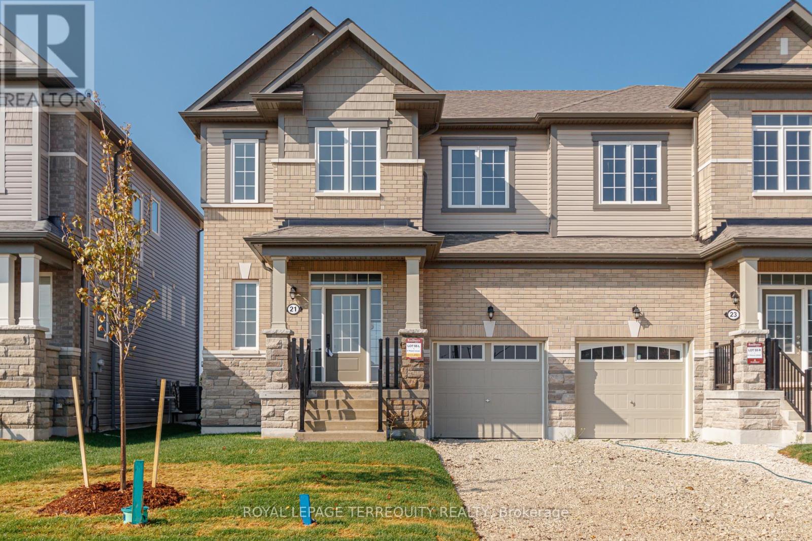 21 Mission St, Wasaga Beach, ON L0M 1S0