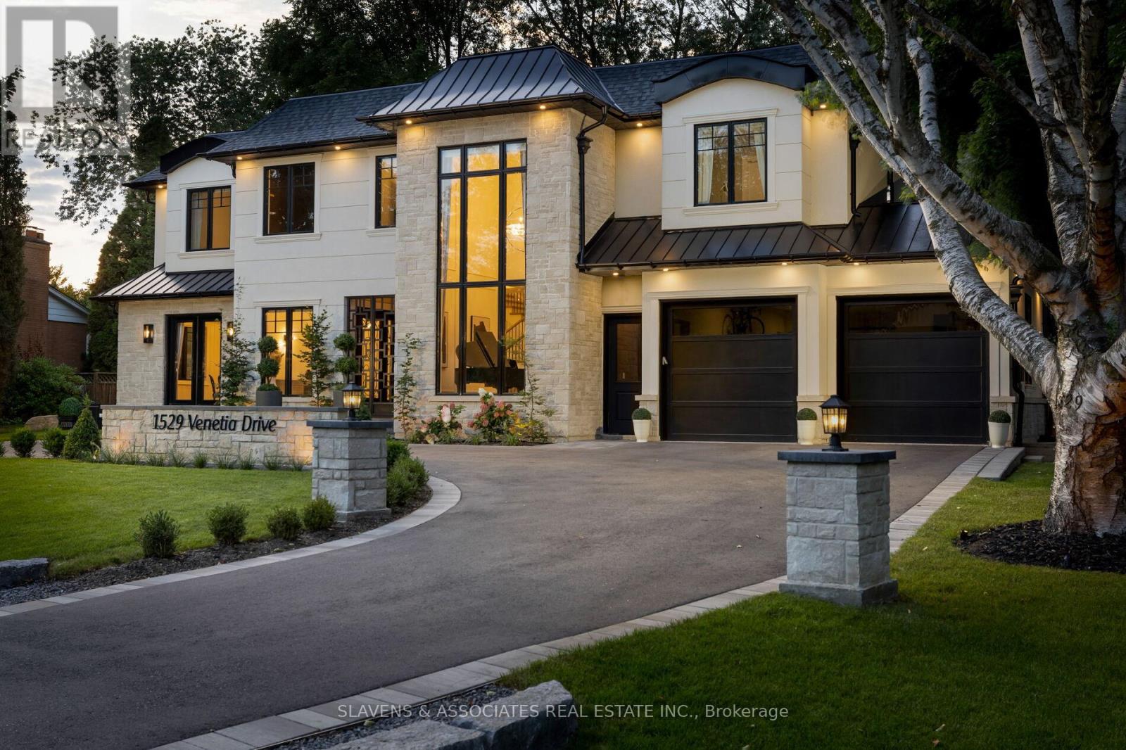 1529 Venetia Dr, Oakville, ON L6L 1K8