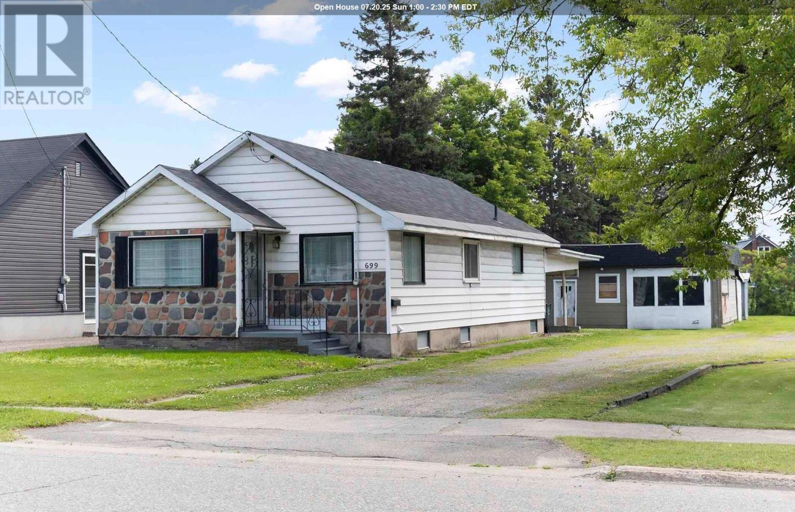 699 Douglas St, Sault Ste. Marie, ON P6C 1V5