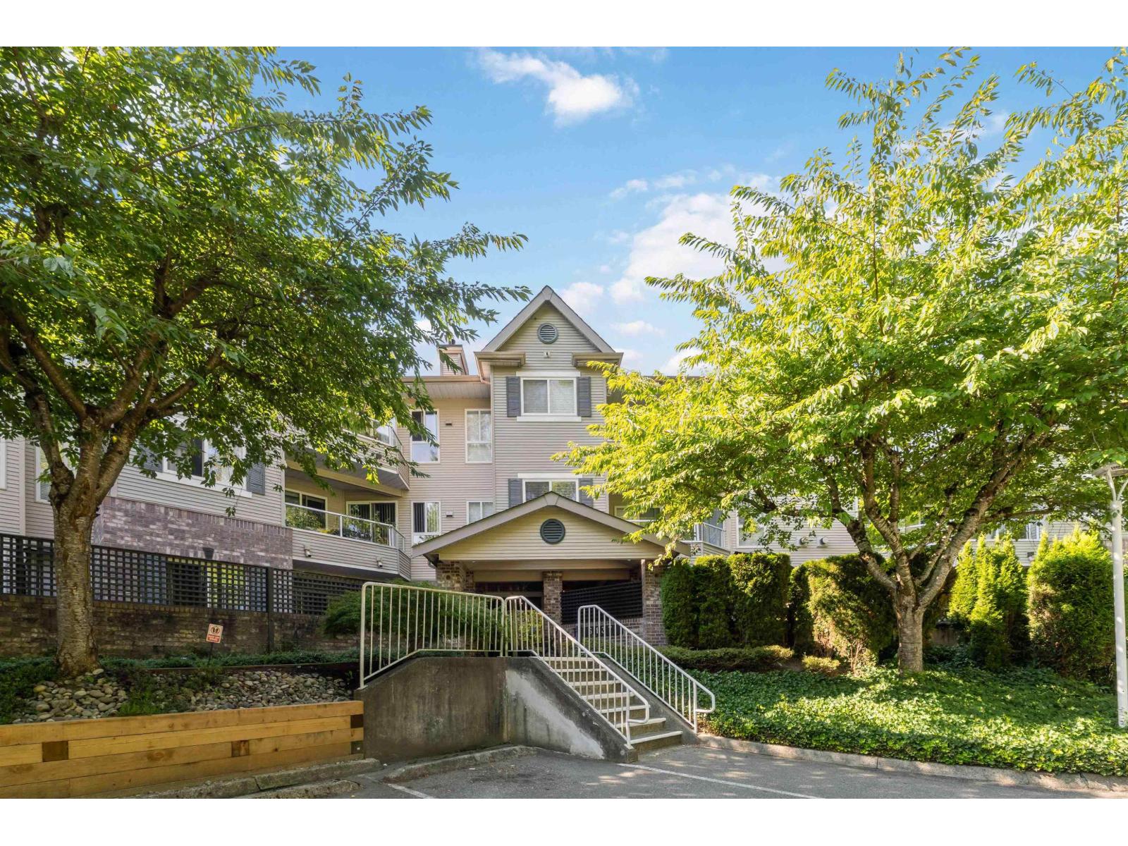 16137 83 Avenue Unit 105, Surrey, BC V4N 0N1