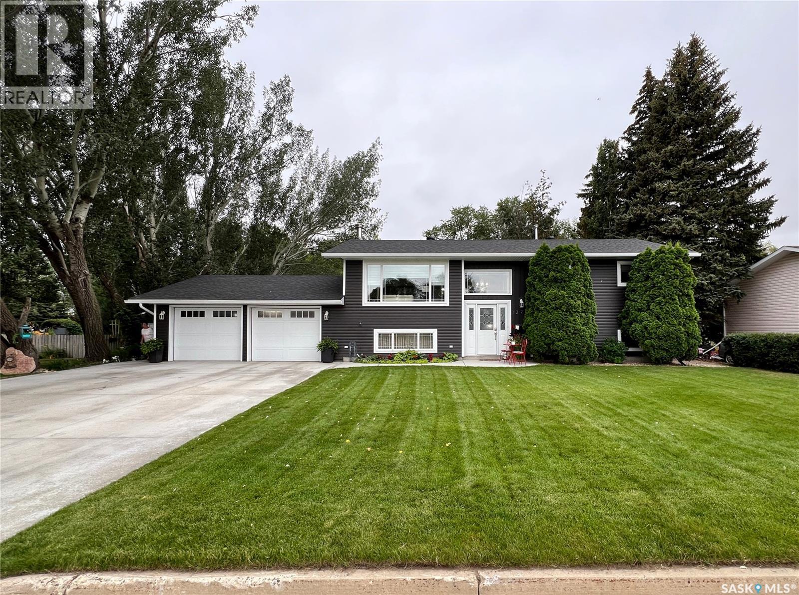 1275 Veterans Cres, Estevan, SK S4A 1Z9