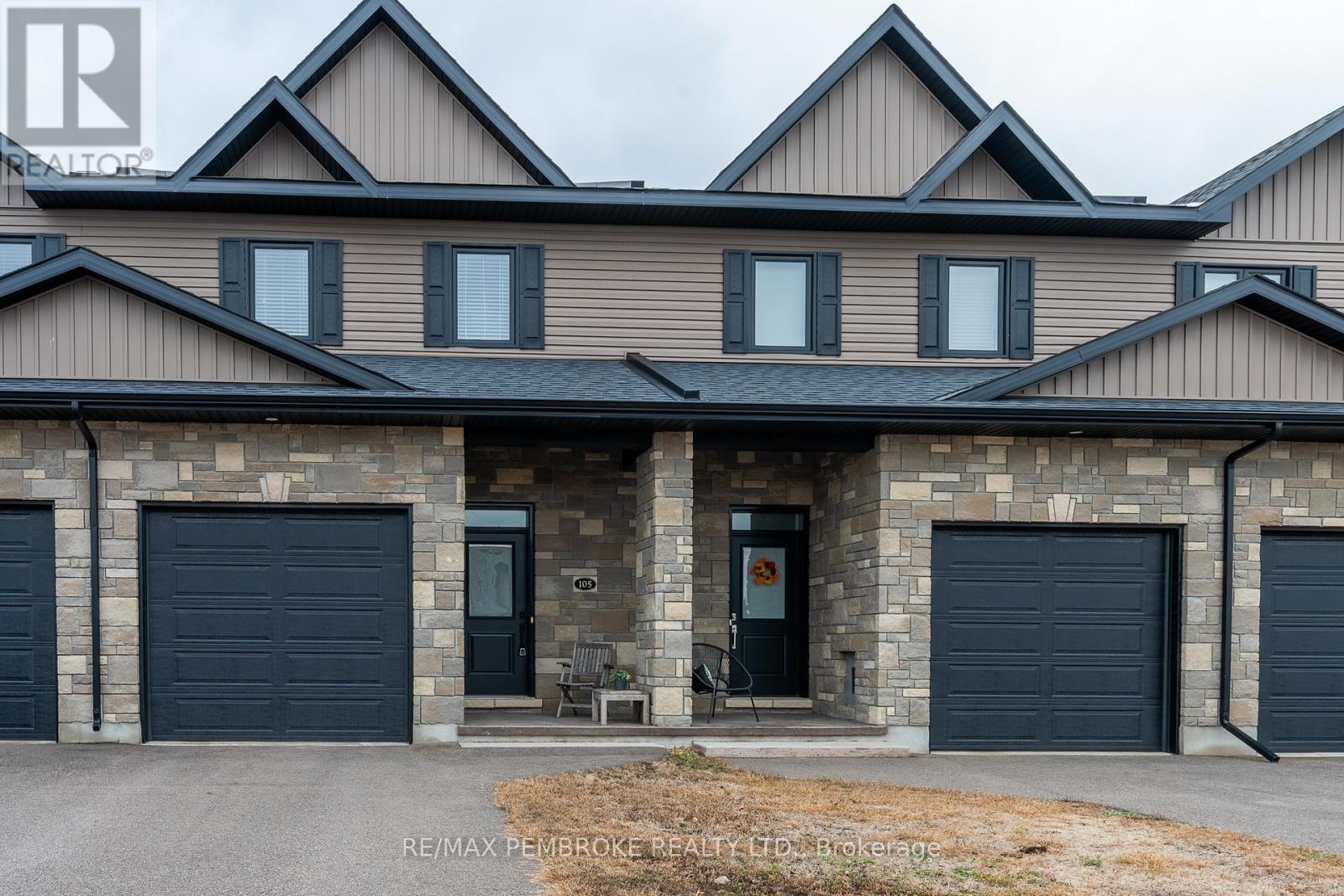 105 Chad St, Petawawa, ON K8H 0G9