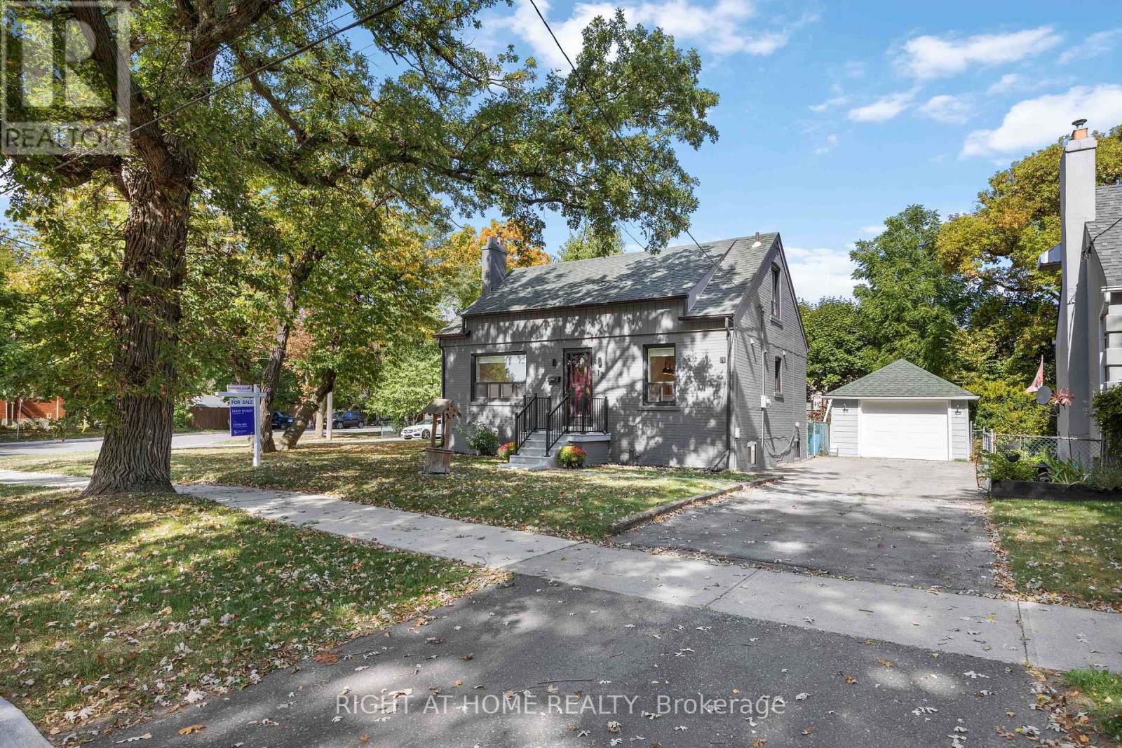 12 Rosalie Ave N, Toronto Downsview-roding-cfb, ON M3L 1C5