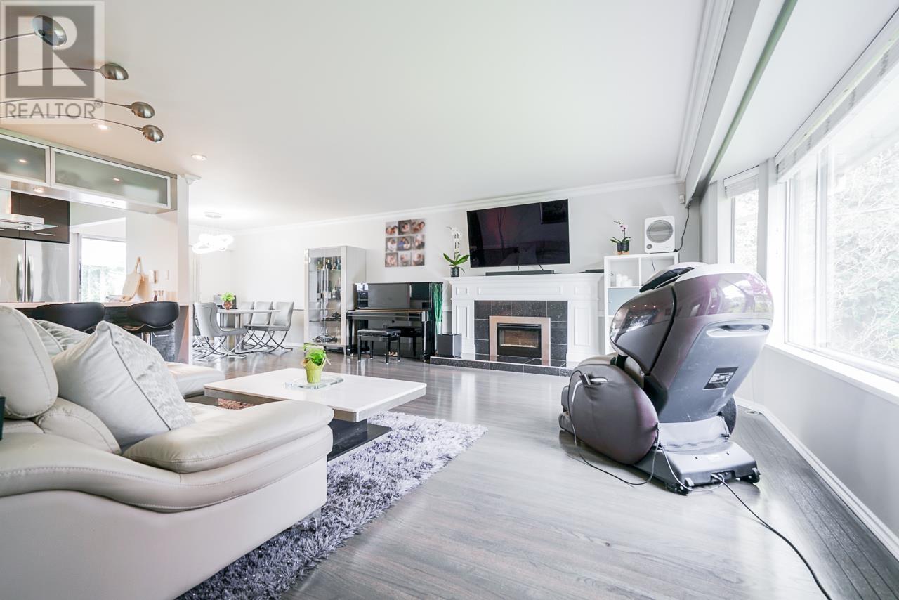 6025 Dickens St, Burnaby, BC V5H 1W6