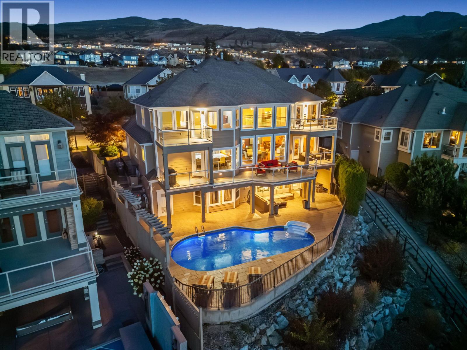 374 Quilchena Dr, Kelowna, BC V1W 4W4