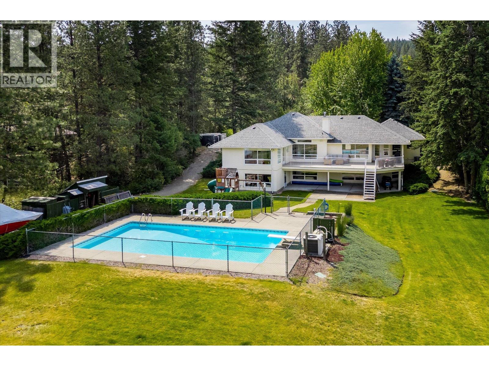 3716 Luxmoore Rd, Kelowna, BC V1W 4C7