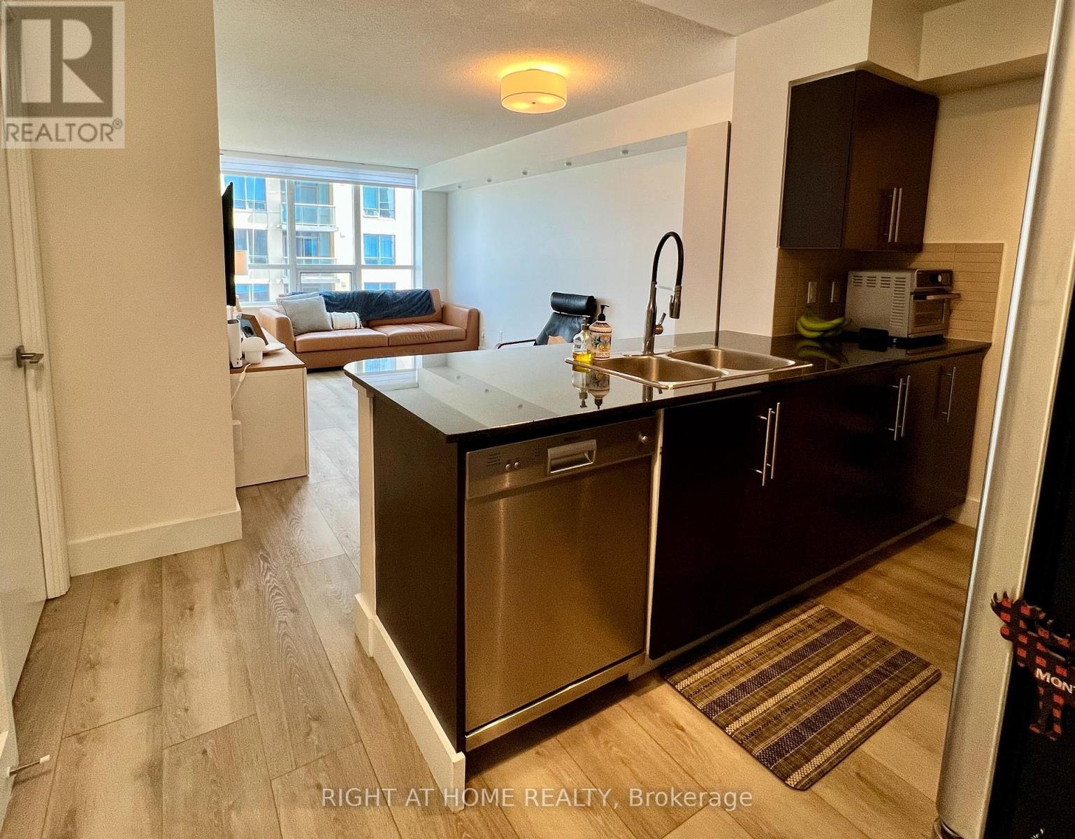 2331 35 Viking Ln, Toronto, ON M9B 0A1