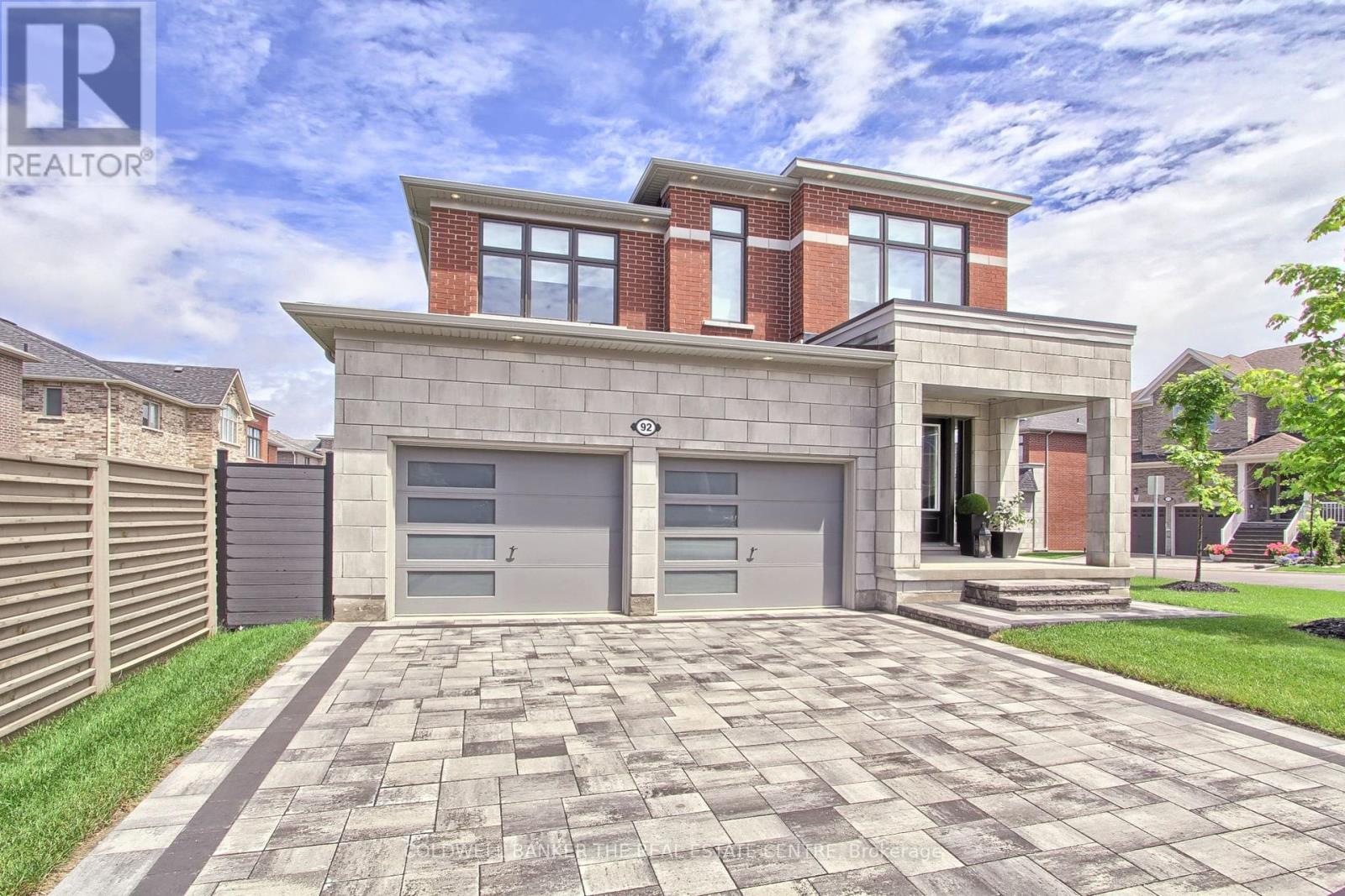 92 Maple Fields Cir, Aurora, ON L4G 0P5