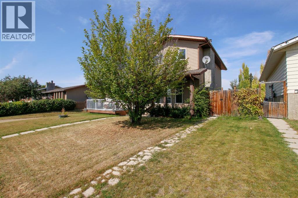 4 Haliburton Cres, Red Deer, AB T4N 6K3
