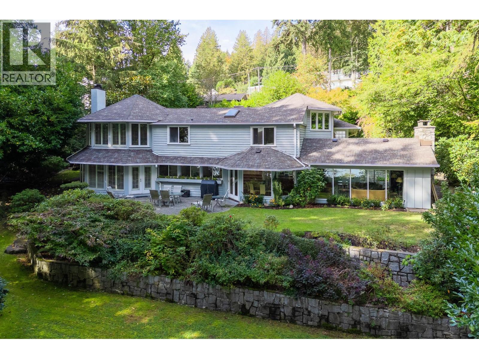 4708 Dogwood Ln, West Vancouver, BC V7W 1J1