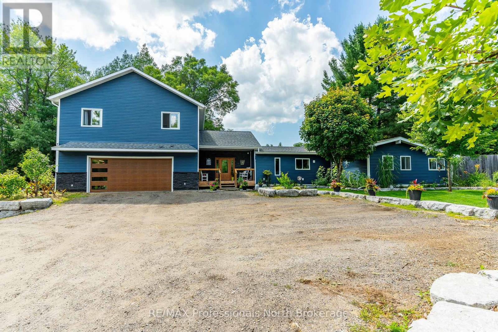 1030 All Seasons Ct, Algonquin Highlands, ON K0M 1S0