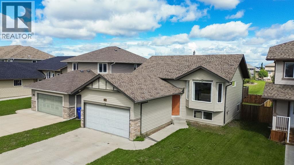 130 Larsen Cres, Red Deer, AB T4R 0J3